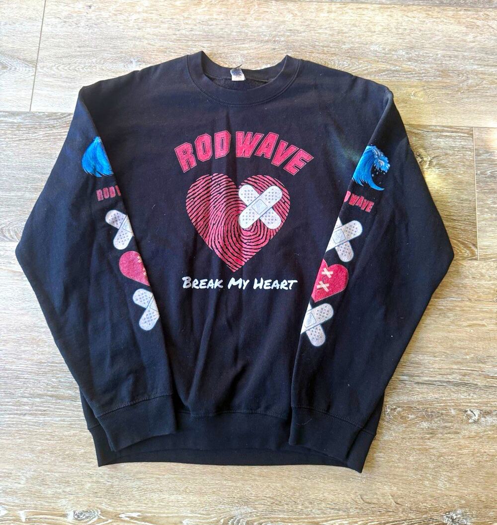 Gildan Men's Black Rod Wave Heart Graphic Fleece Crewneck Pullover Sweatshirt M